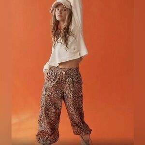NWOT Free People Zephyr Printed Pants
